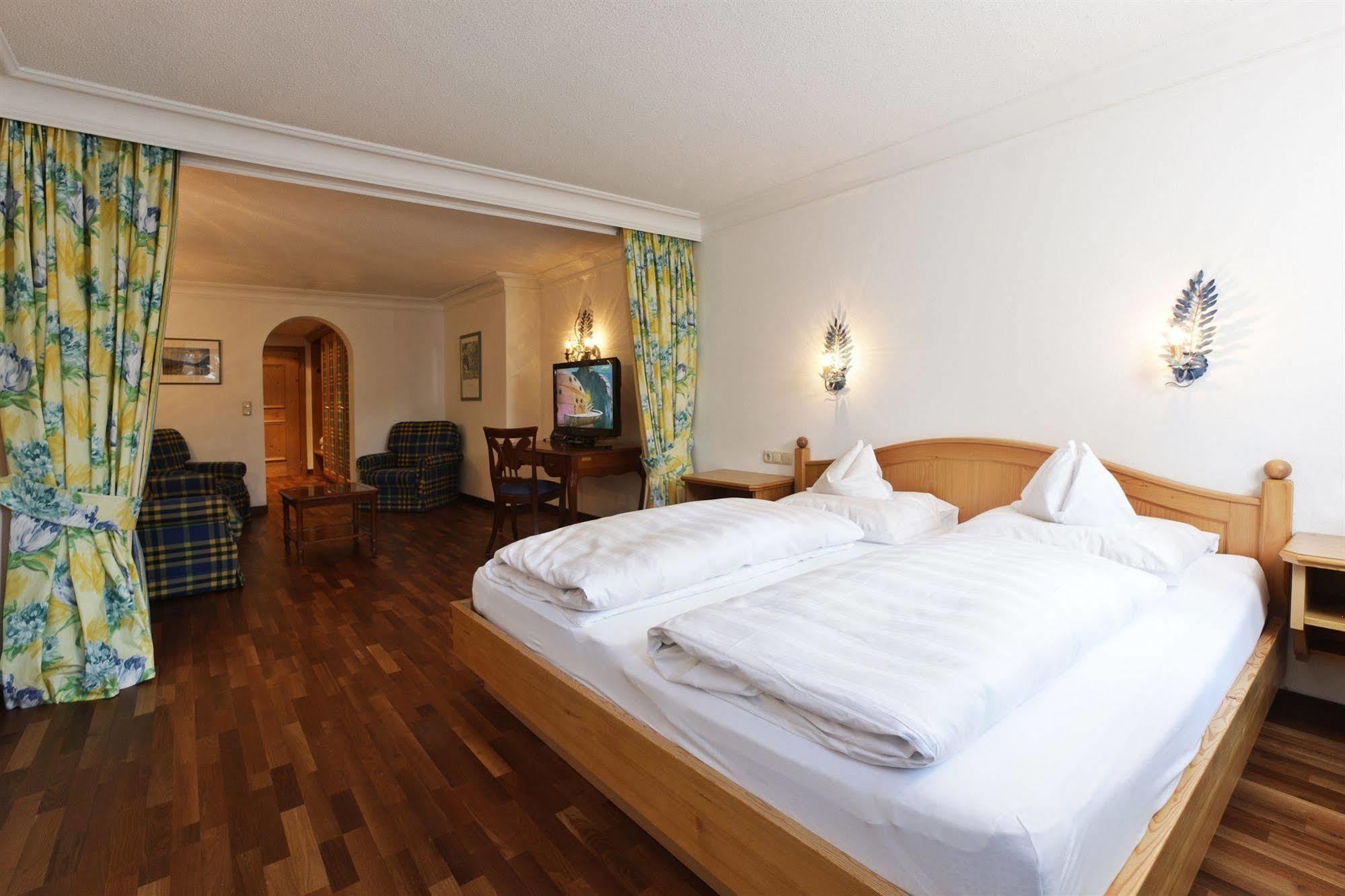 Hinterwies - Ski In / Lodge / Dine Lech am Arlberg Esterno foto